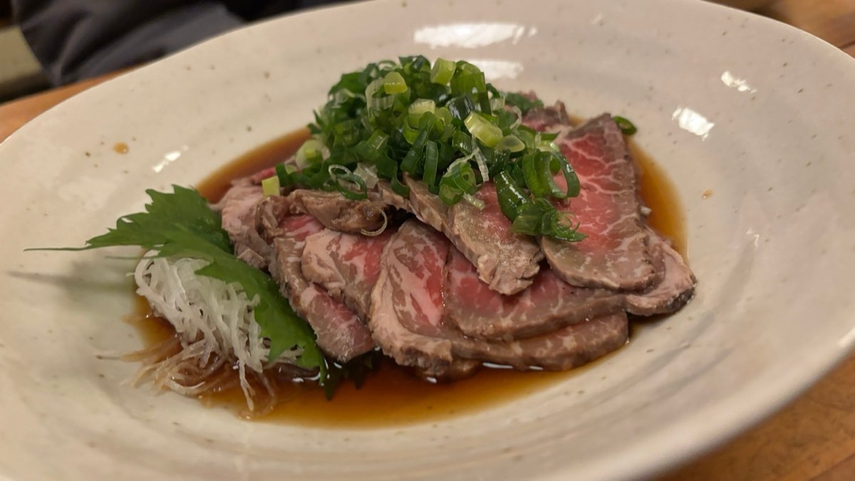 夕食会の牛のたたき